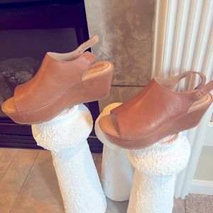 Women’s Born genuine leather Sandal Clogs open toe size 9 EUC heels summer fun!